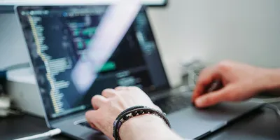 Xcode 26's AI Assistant: What It Nails and Where It Falls Apart